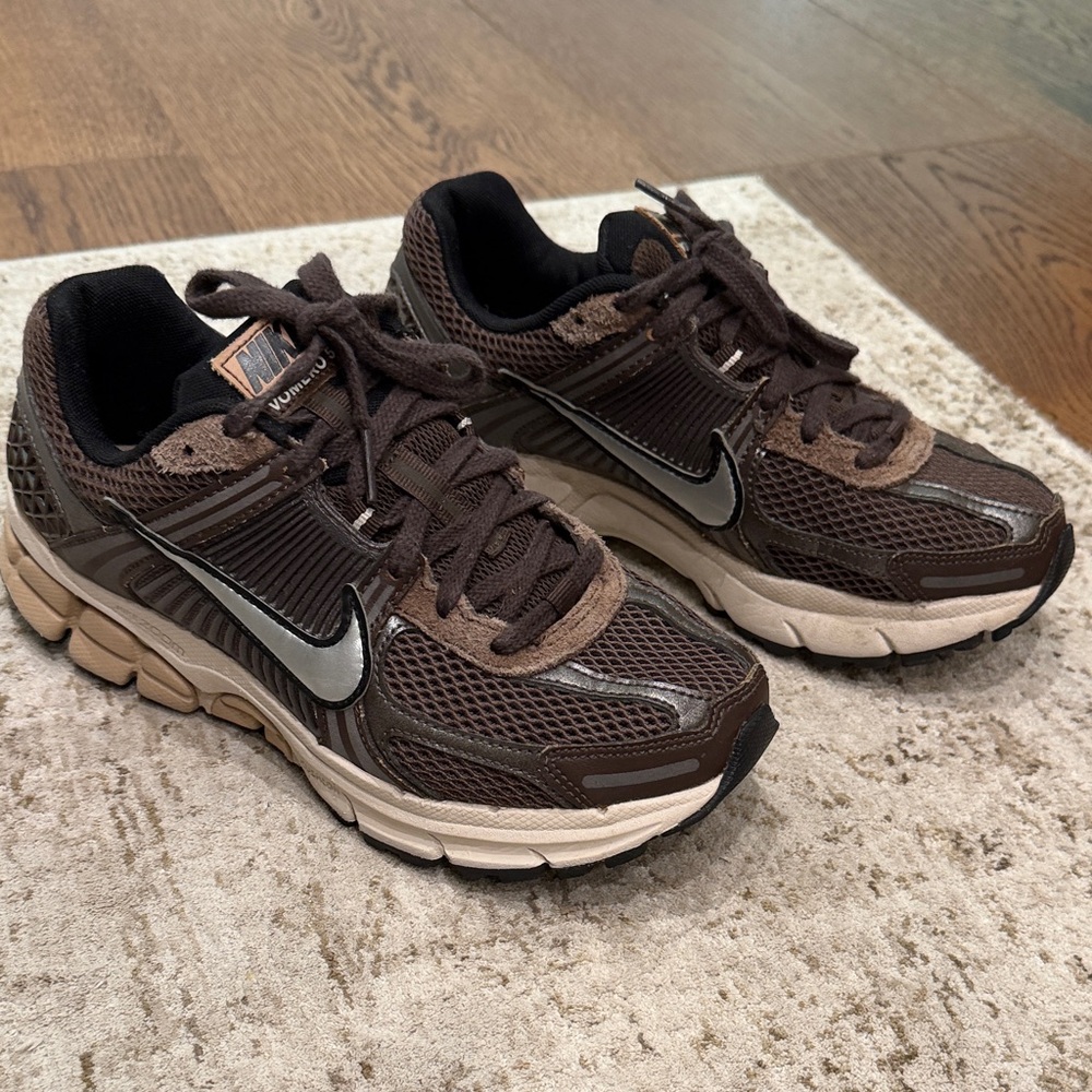 Nike Women’s Vomero 5 brown Sneaker